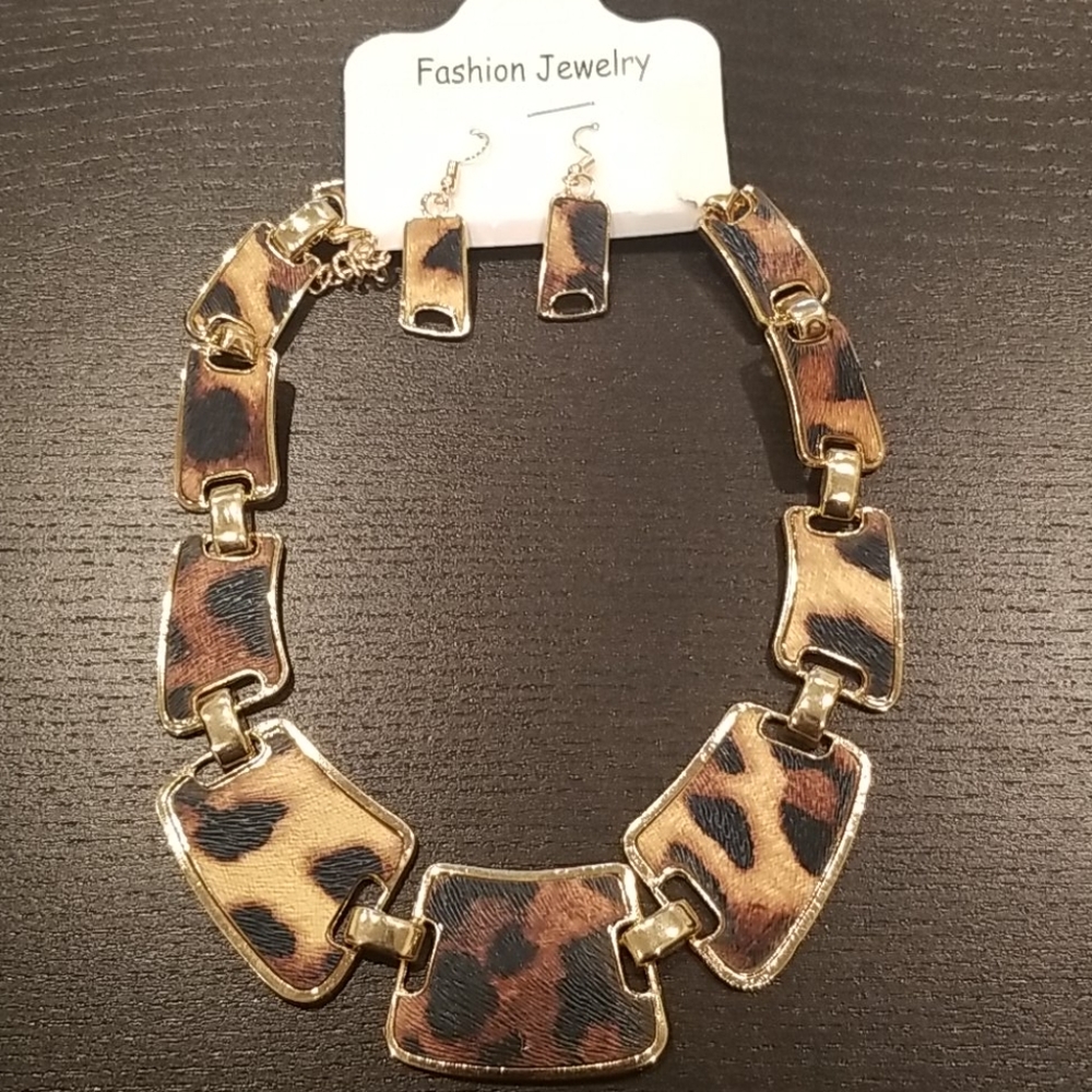 NWOT Animal Print Necklace Set - Costume